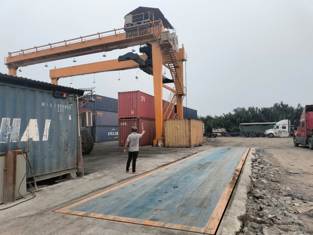Kho bãi của Tú Linh Transit